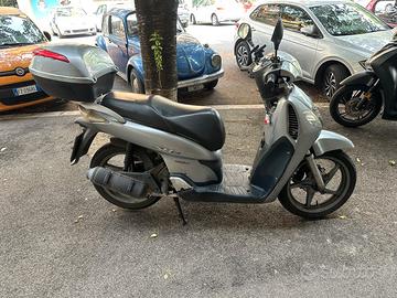 Honda sh 150 (marciante ma testata da rifare)