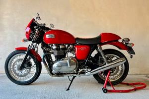 Triumph Thruxton 900, perfetta.
