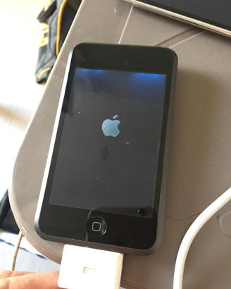 3536NN-Apple iPod Touch 1