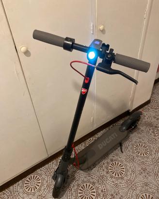 Monopattino Ducati elettrico