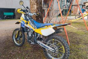 Husqvarna TE 450 Rally Edition Carburatore MIKUNI