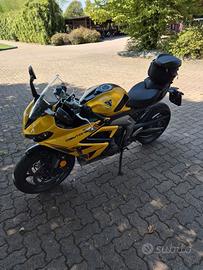 Triumph daytona 660