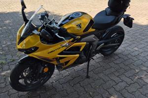Triumph daytona 660