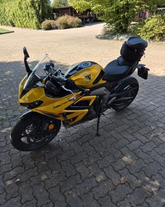 Triumph daytona 660