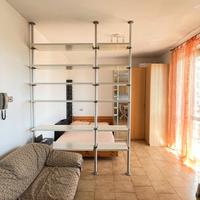 Arredamento letto armadio librerie