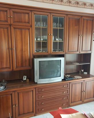 Parete attrezzata in legno