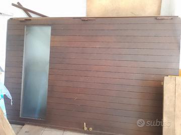 Portone in legno a due ante