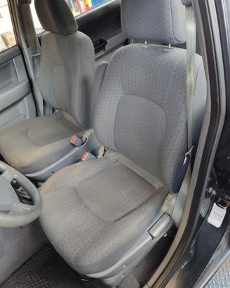 Sedile anteriore sx KIA CARENS del 2005