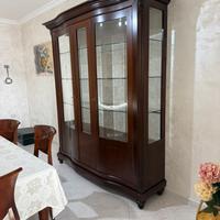 Salone antinco in legno in perfette condizioni