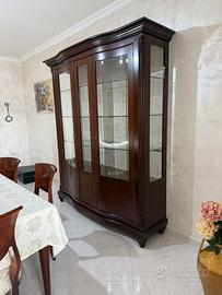 Salone antinco in legno in perfette condizioni