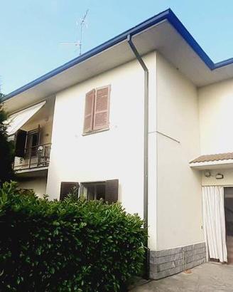 Villa di 260 m² con più di 5 locali e box auto dop