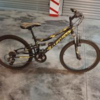 bici nera e verde bimbo