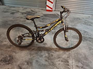 bici nera e verde bimbo