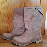 Stivale in pelle con borchie