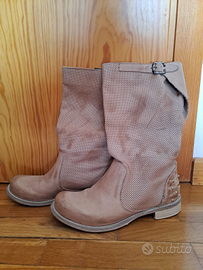 Stivale in pelle con borchie