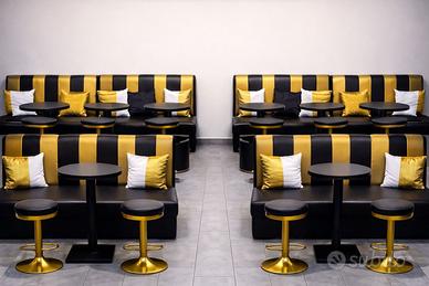 Divanetti in pelle, Bar champagne sedute stock