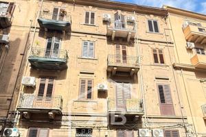4 vani - zona cappuccini / pitre'
