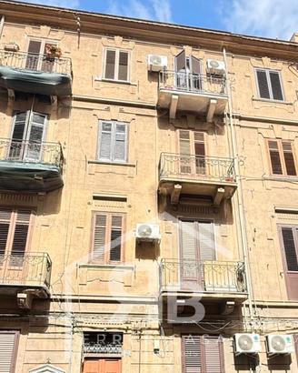 4 vani - zona cappuccini / pitre'