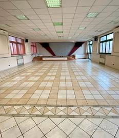 Due ampi saloni e altri locali 500 mq