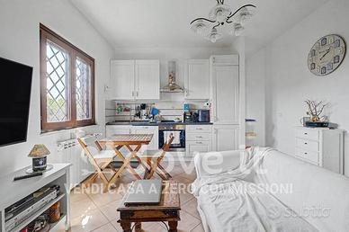 Villa di 120 m² con 3 locali e posto auto a Ardea