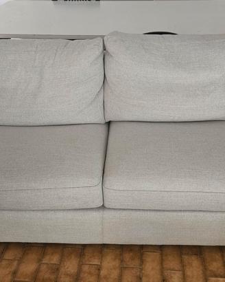 Divano con pouf