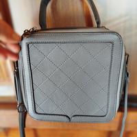 borsa nuova a mano o tracolla grigia