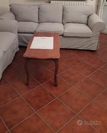 divano 3 posti e tavolino a 100€