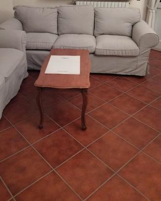 divano 3 posti e tavolino a 100€