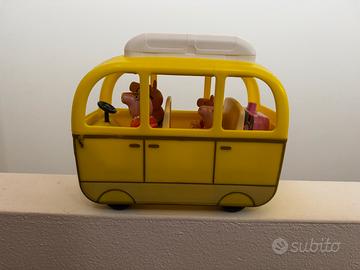 Camper giallo Peppa Pig con personaggi