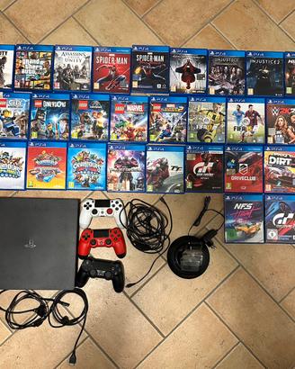 PS4 PRO CON VARI ACCESSORI E VIDEOGIOCHI