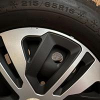 Gomme con cerchi e copricerchi nuovi Moka Opel