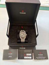 Tudor Black Bay 41 nero