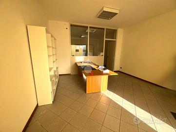 NEGOZIO A CASALSERUGO