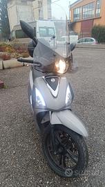 Sym Symphony ST 200 del 2019 con ABS