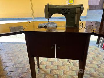 Macchina da cucire Necchi supernova