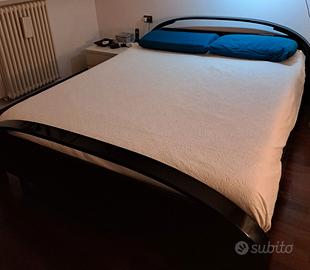 Letto matrimoniale in legno laccato nero 170x210cm