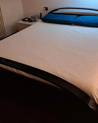 Letto matrimoniale in legno laccato nero 170x210cm