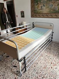 Letto anticaduta con sponde