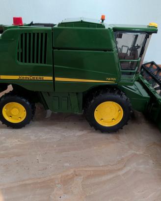 MietitrebbiaBruder- john deere