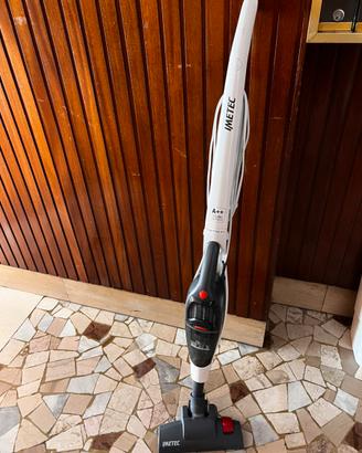 Aspirapolvere Imetec “duetta” con aspira briciole