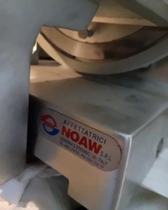 Affettatrice verticale professionale NOAW 300TC
