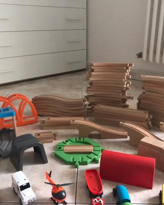 Pista trenini in legno