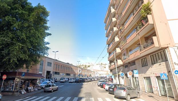 Cagliari, via Cocco Ortu, ufficio luminoso