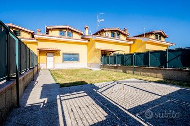 VILLA A SCHIERA CENTRALE A MENTANA