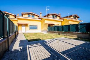 VILLA A SCHIERA CENTRALE A MENTANA