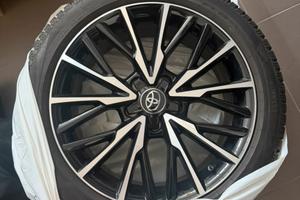 Cerchi 18’ Originali  Yaris Cross + Gomme invernal