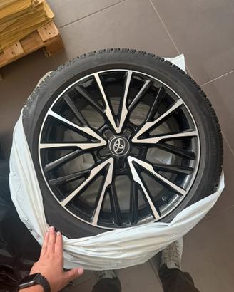 Cerchi 18’ Originali  Yaris Cross + Gomme invernal