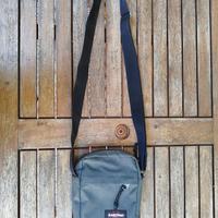 Borsa tracolla Eastpak verde