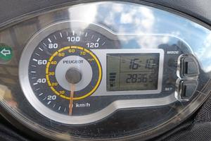 scooter Peugeot tweet 125