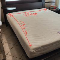 Letto matrimoniale, cassettiera e comodini 